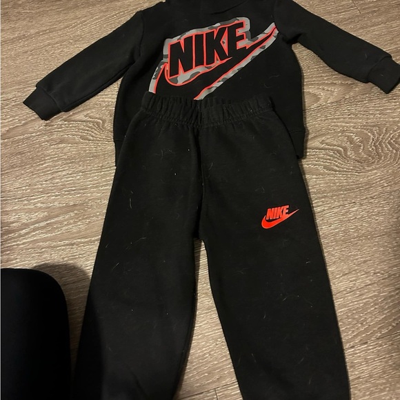 12M Infant Nike sweatsuit - Picture 1 of 1